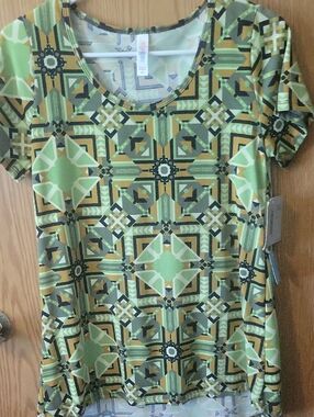 LuLaRoe Short Sleeve Scoop Neck Tee in Green and Gold Geometric Print